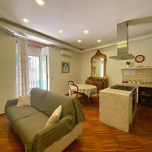 Trinita Degli Spagnoli House Naples